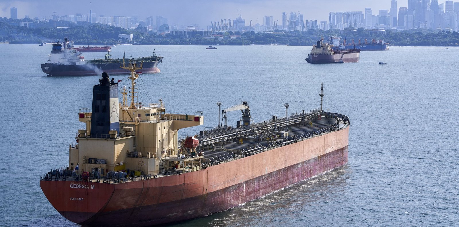 Buque portacontenedores navegando hacia Manzanillo